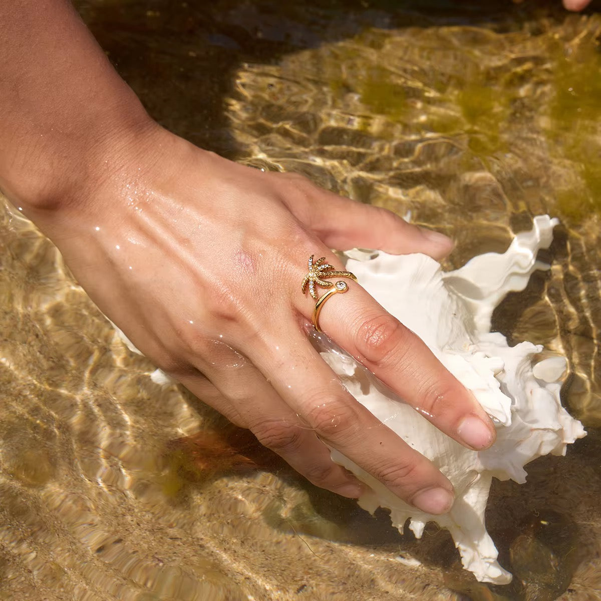 Palm Paradise Ring