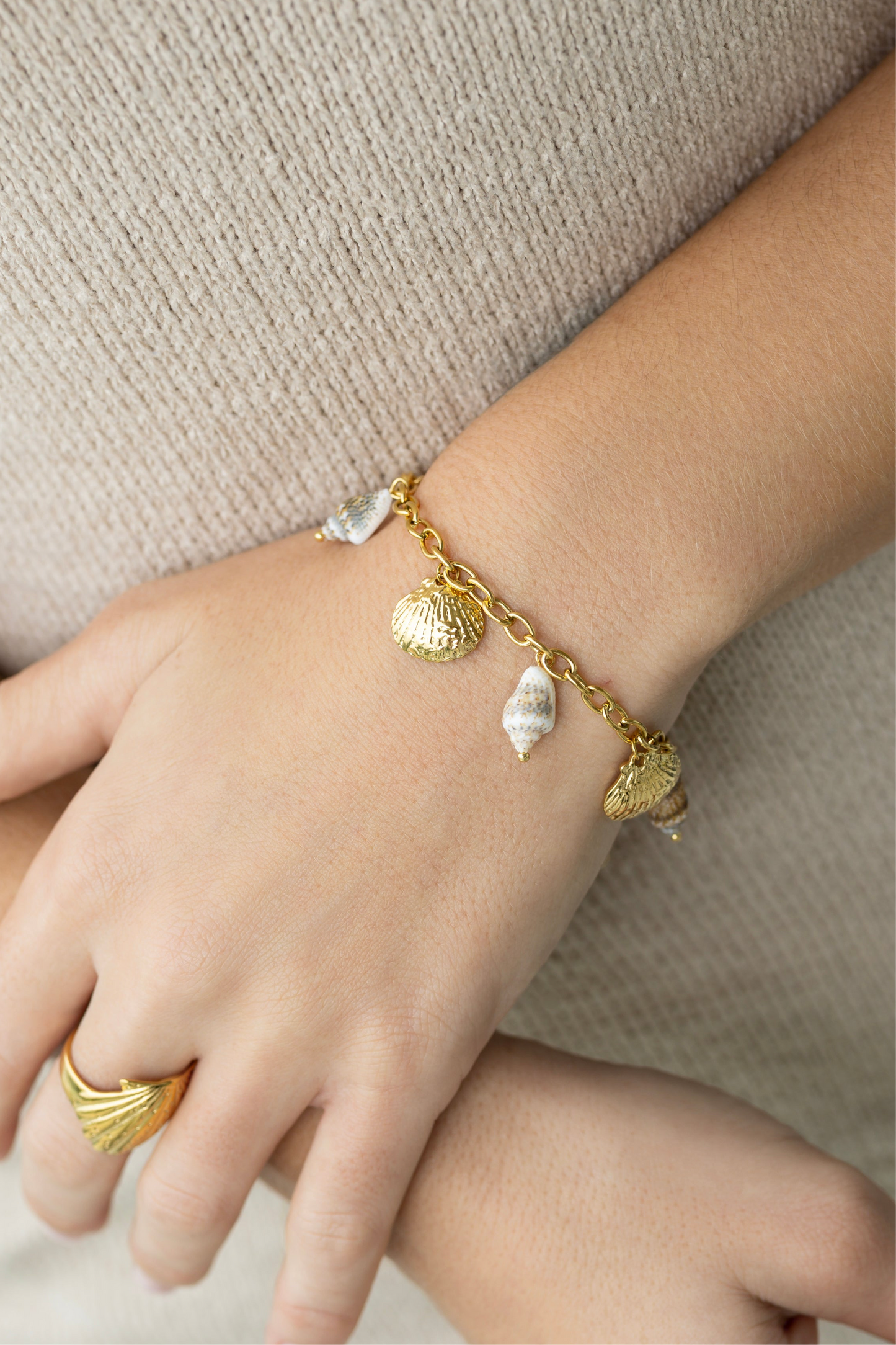 Fiji Shell Pendant Bracelet