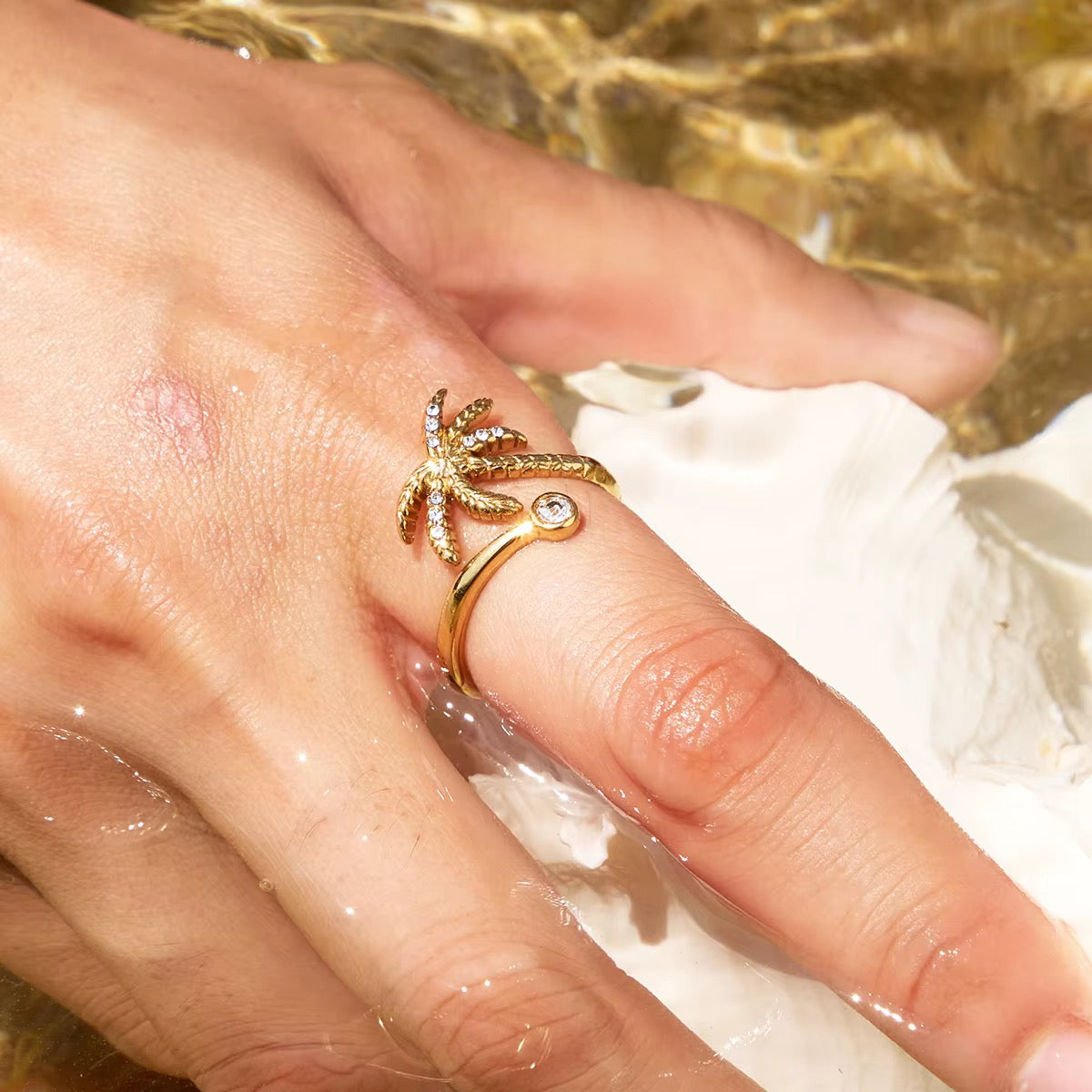 Palm Paradise Ring