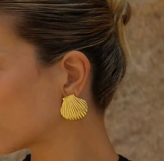 Scallop Stud Earrings