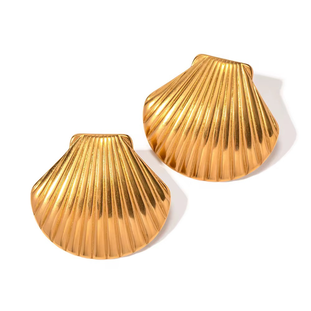 Scallop Stud Earrings