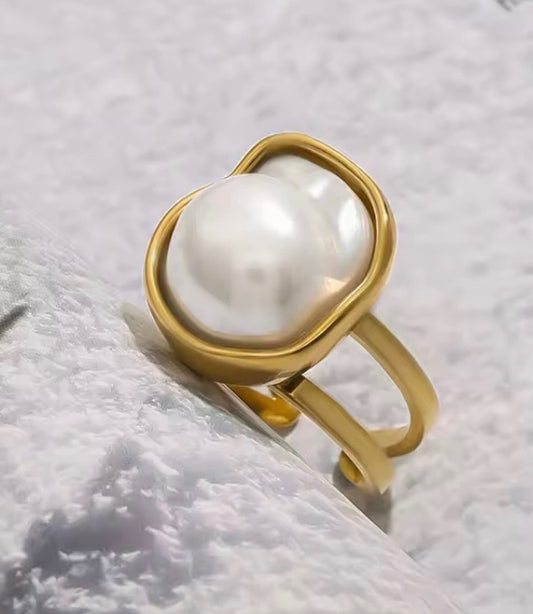 Pearl Horizon Ring