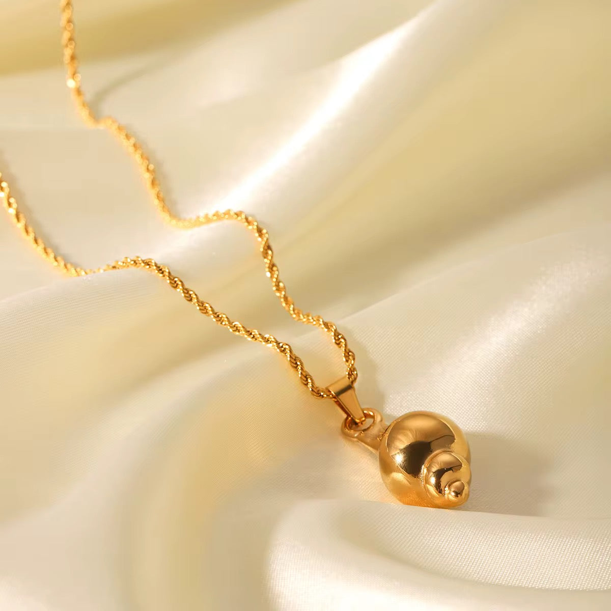 The Shell Cove Necklace