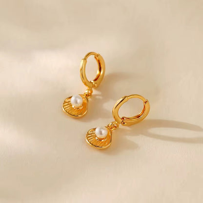 Mini Clamshell Earrings