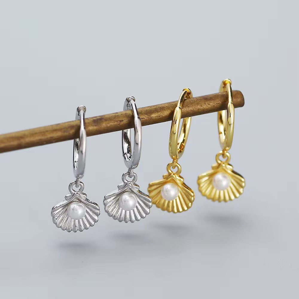 Mini Clamshell Earrings