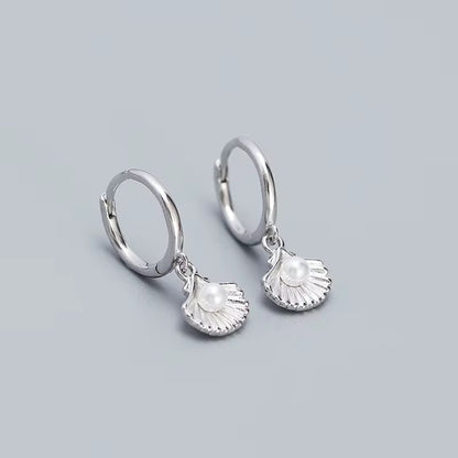 Mini Clamshell Earrings