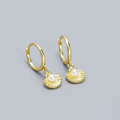 Mini Clamshell Earrings